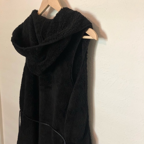 Hooded Fleece Vest - Picture 2 of 4